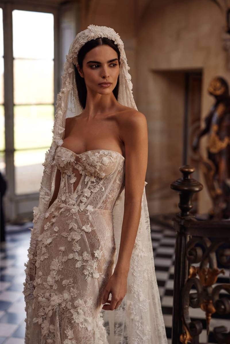 robe mariée Brilliant Milla Nova manches off-shoulder, inserts transparents sculptants,