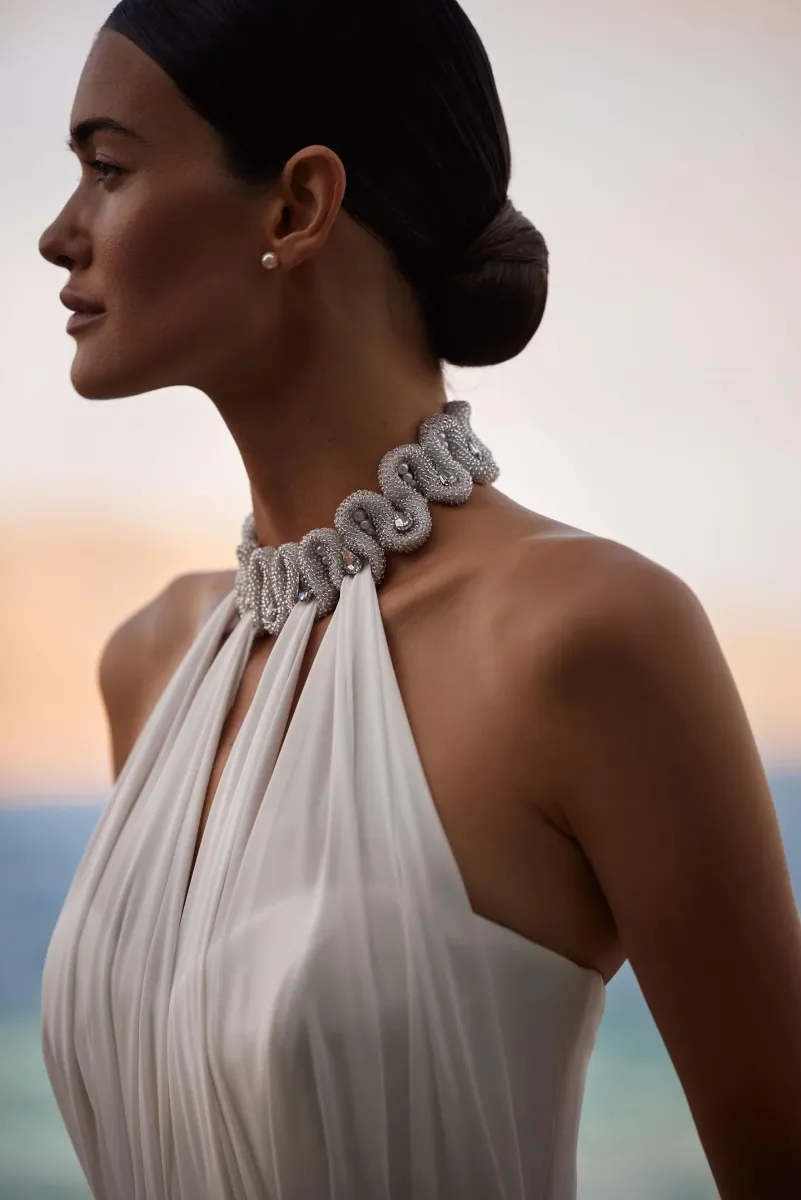 robe de mariée trapèze en mousseline décolleté collier lunaria milla nova