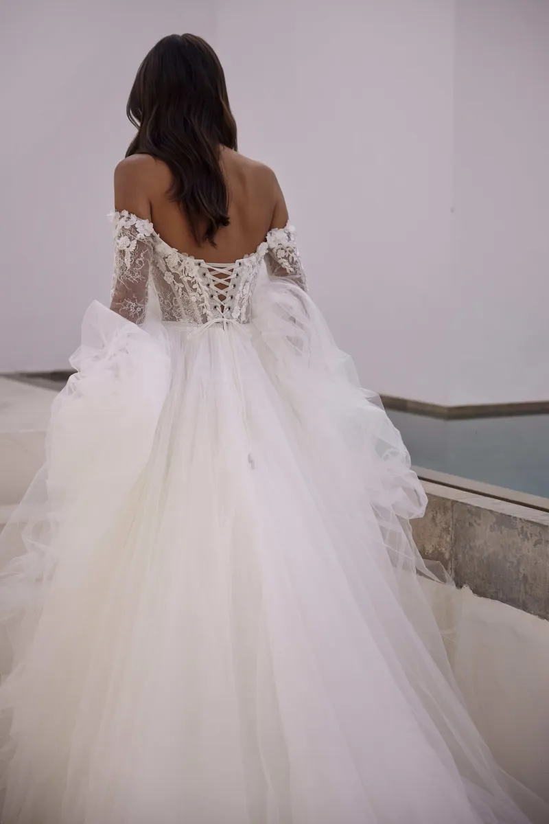 robe de mariée longue traîne tulle manches longues mayleen milla nova marseille