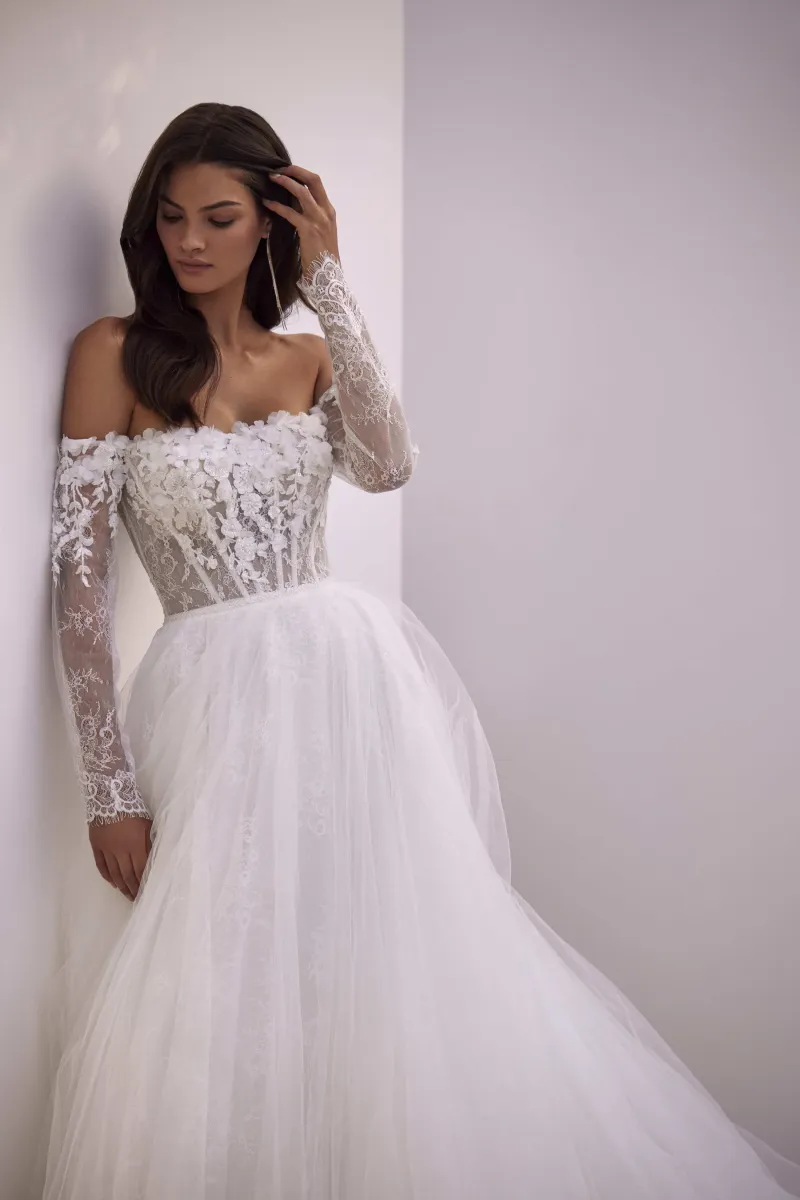 robe de mariée trapèze broderies florales et dentelle mayleen milla nova marseille