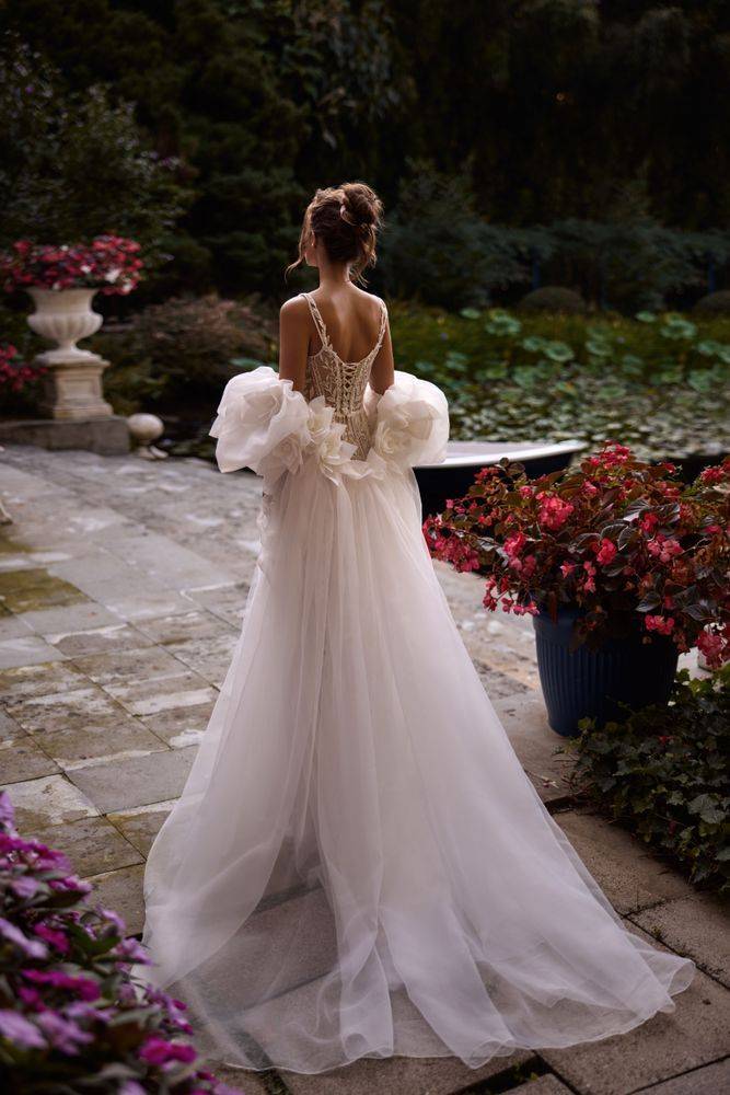 Cape en tulle manches volumineuses à épaules dénudées,