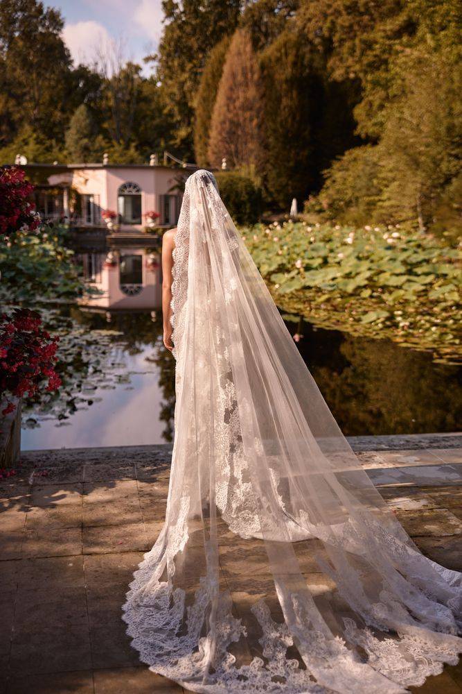 Voile cathédrale orné à deux niveaux dentelle