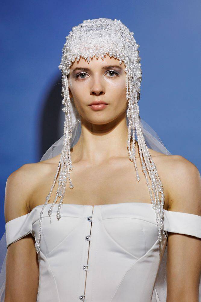 bonnet brodé à la main de perles, de paillettes