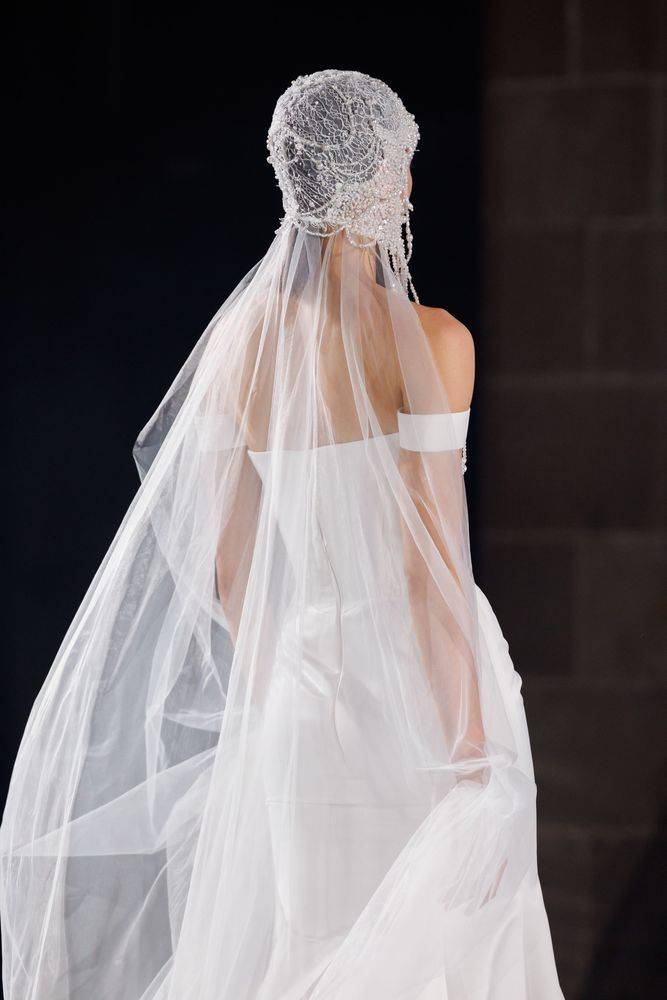 bonnet brodé à la main de perles, de paillettes