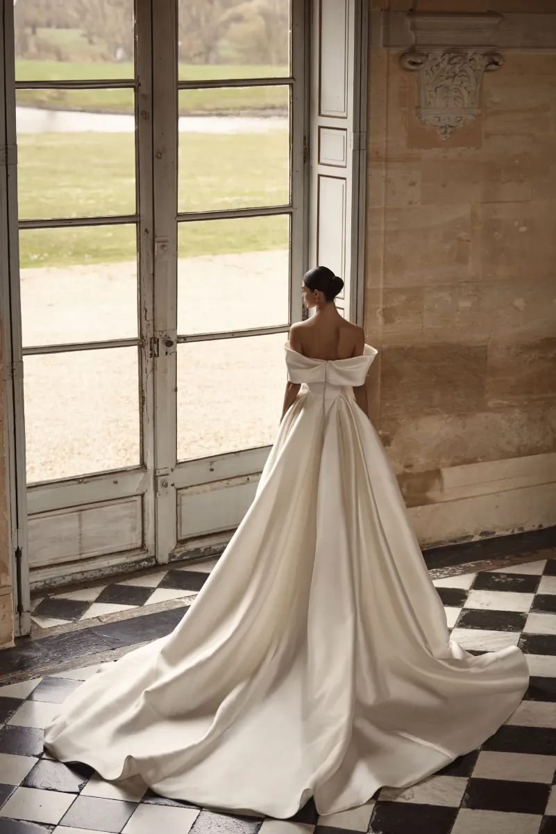robe de mariée princesse sans manches mikado mirabella milla nova 