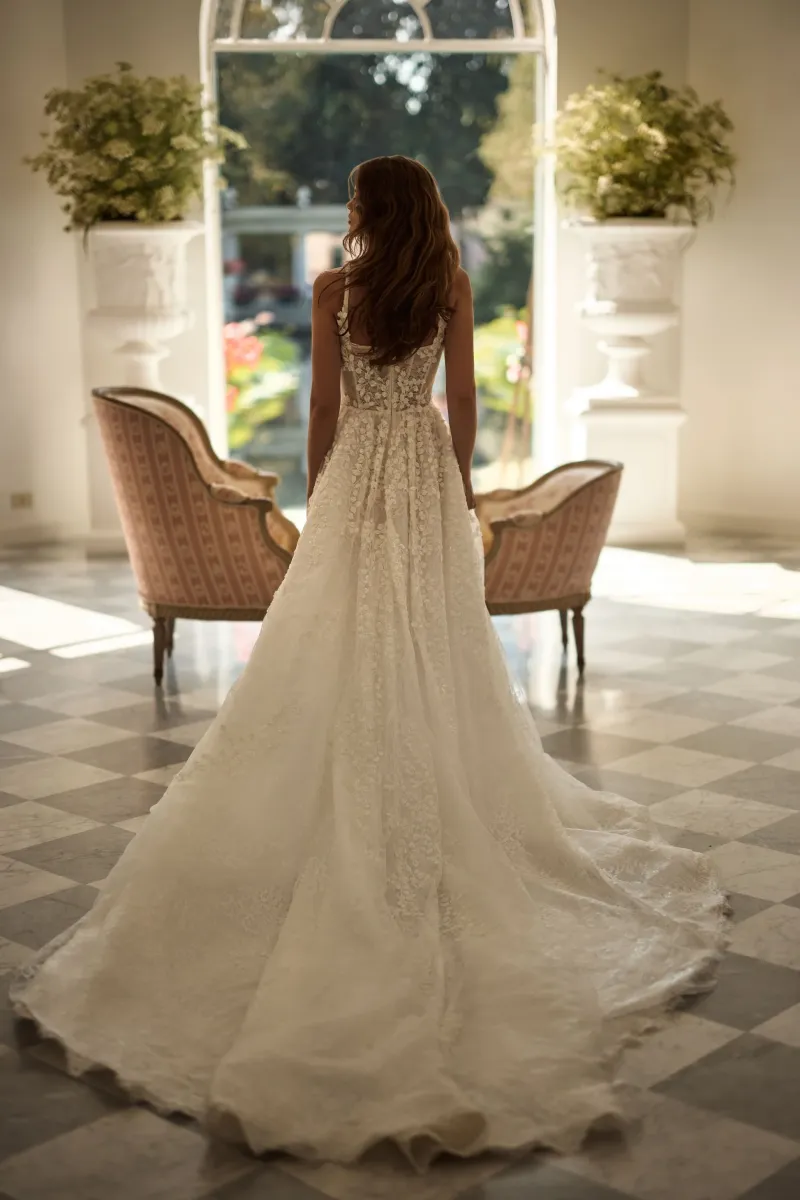 robe de mariée à fente dentelle florale noomi milla nova marseille