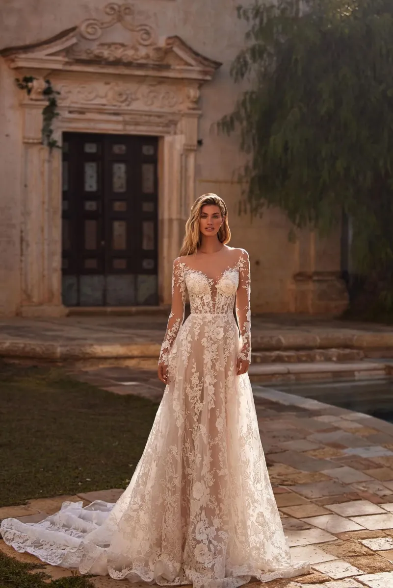 robe de mariée décolleté plongeant manches longues quillara milla nova