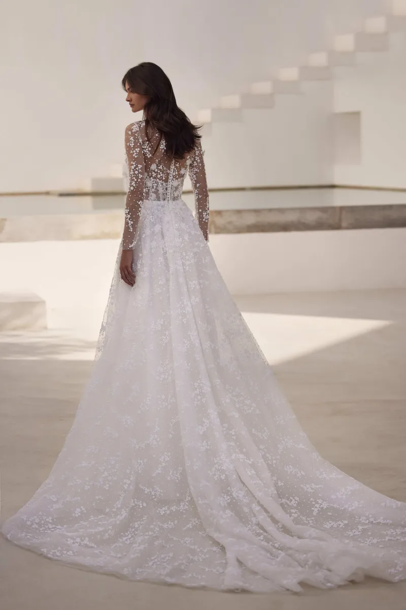 Robe de mariée Milla Nova Ricca, dentelle et paillettes, idéale pour un mariage à Marseille ou en Provence