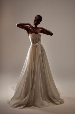 Sonia B. -  Acheter une robe de mariée sexy transparente coloris nude Milla Nova dans une boutique proche de Toulon dans le Var